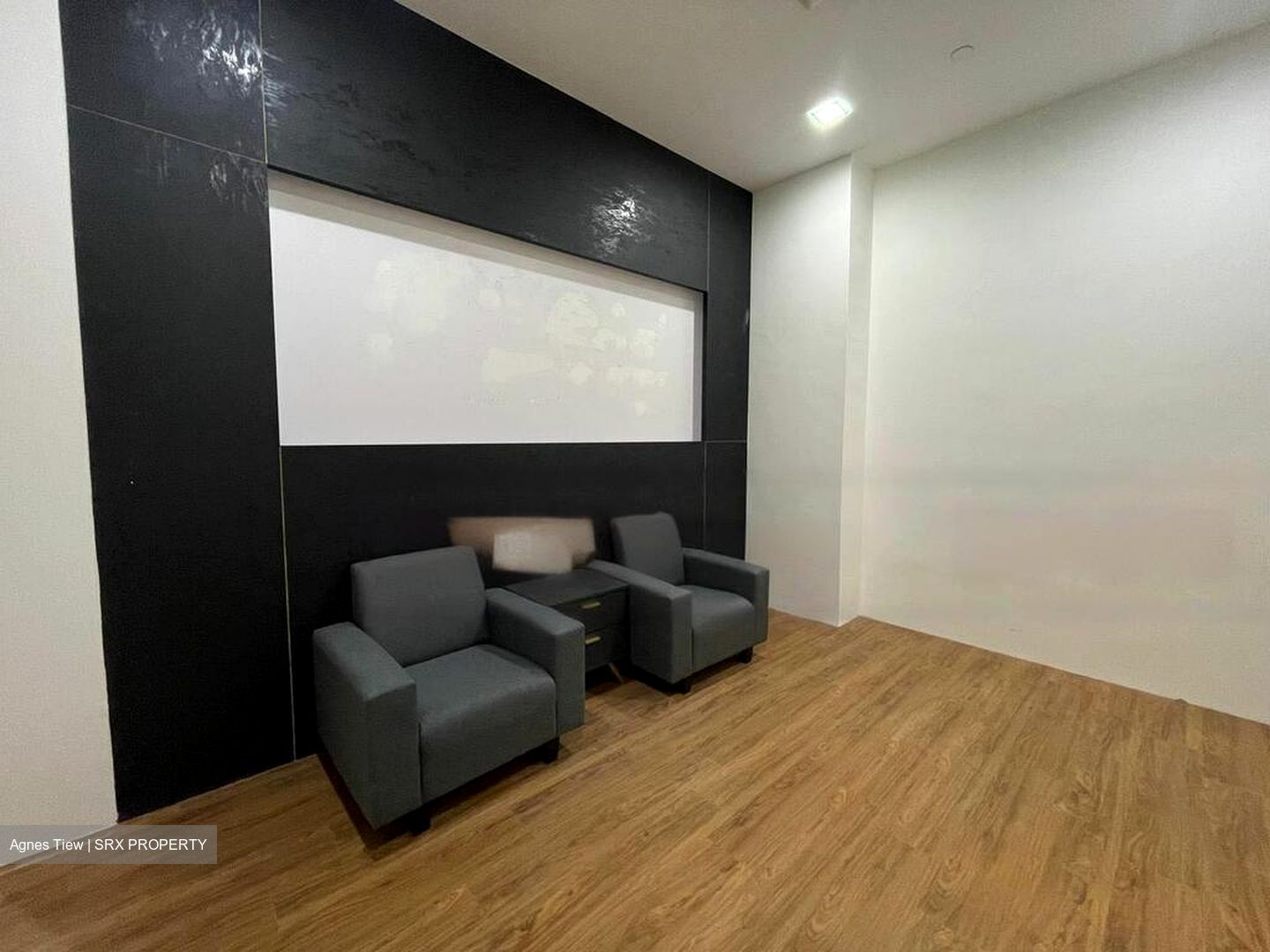 Ub Point (D14), Factory #454762521